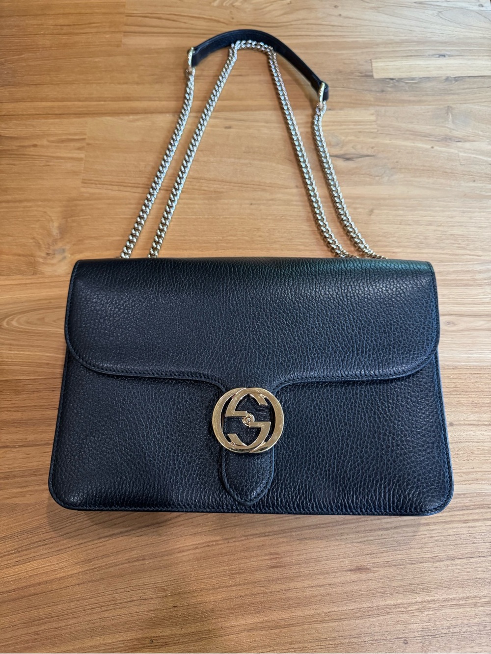 Authentic Gucci Interlocking Chain shoulder Bag Black
